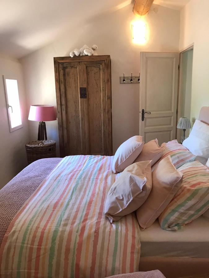 Les Gouts Et Les Couleurs Aparthotel Cucuron Ngoại thất bức ảnh
