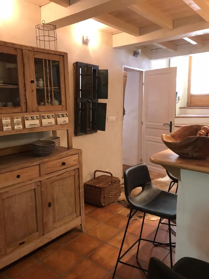 Les Gouts Et Les Couleurs Aparthotel Cucuron Ngoại thất bức ảnh