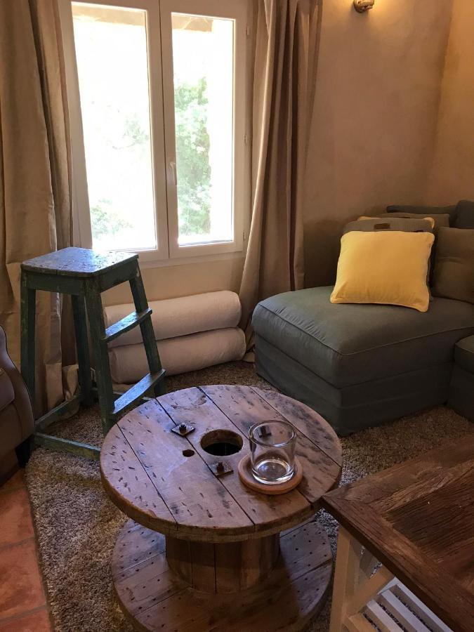 Les Gouts Et Les Couleurs Aparthotel Cucuron Ngoại thất bức ảnh