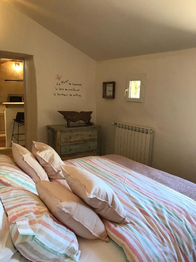 Les Gouts Et Les Couleurs Aparthotel Cucuron Ngoại thất bức ảnh