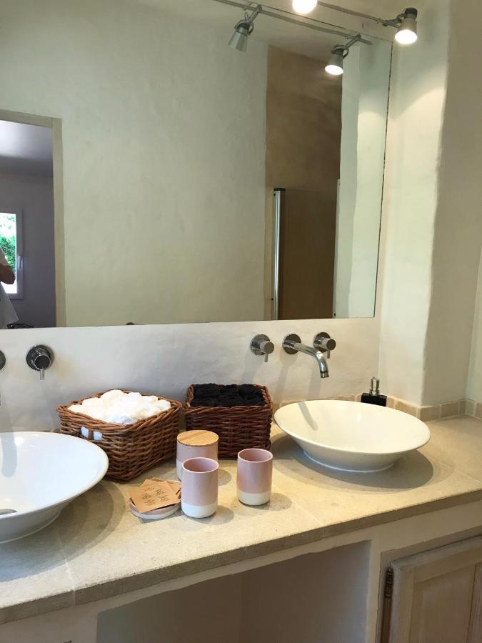 Les Gouts Et Les Couleurs Aparthotel Cucuron Ngoại thất bức ảnh