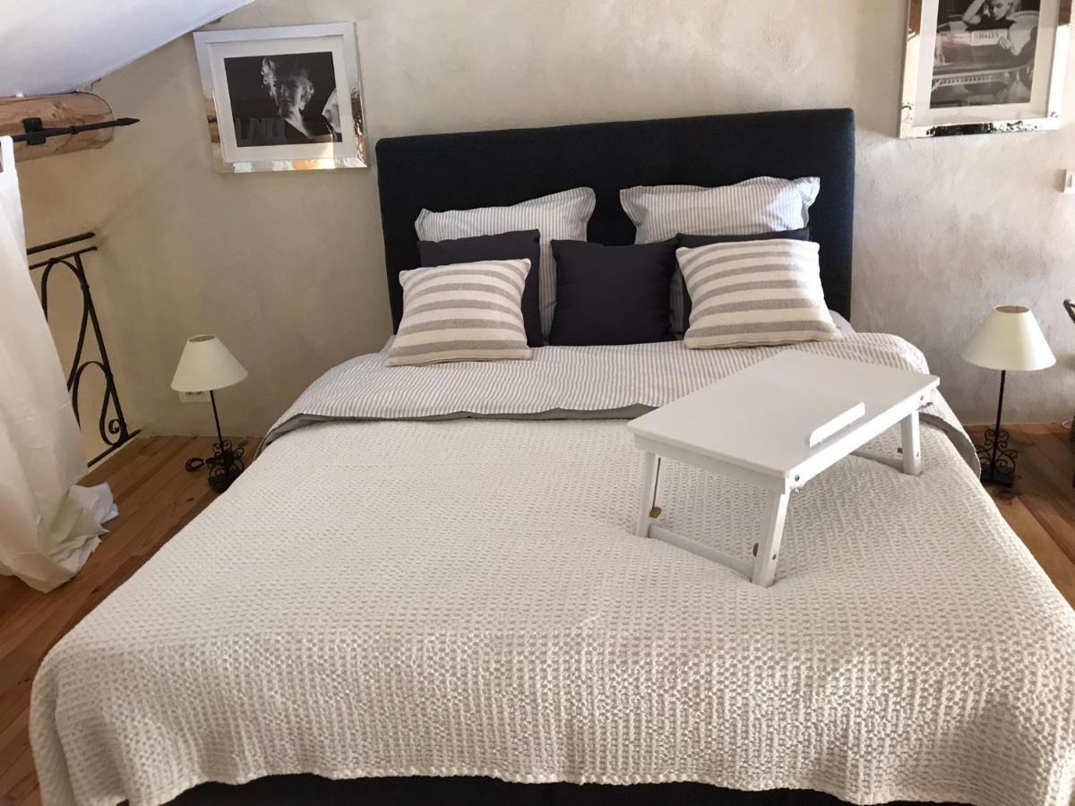 Les Gouts Et Les Couleurs Aparthotel Cucuron Ngoại thất bức ảnh